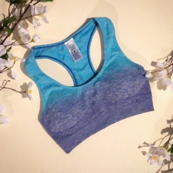 Sports bra and capris set - Picture 6 of 7